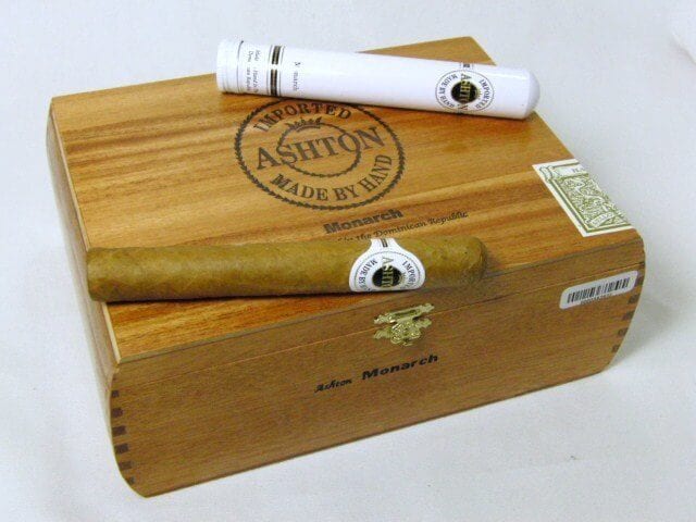 Ashton Monarch Cigars (6 x 50) ¨C Box of 24